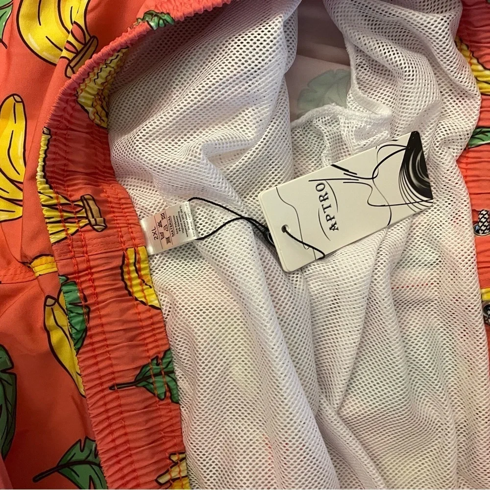 New XXL Men’s Board Shorts Banana pattern.  Built in mash, brief Quick drying